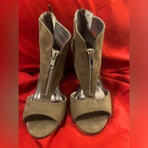 Carlos Santana Heels